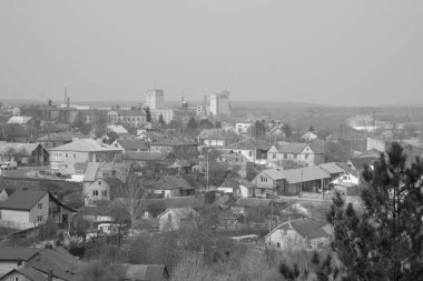 Şehrin varoşlarında bir uyku alanı.