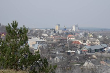 Şehrin varoşlarında bir uyku alanı.