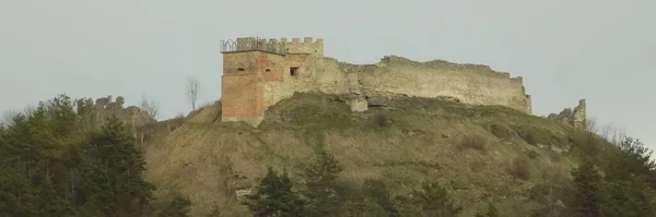 Απομεινάρια Του Παλιού Τείχους Και Του Πύργου Εισόδου — Φωτογραφία Αρχείου
