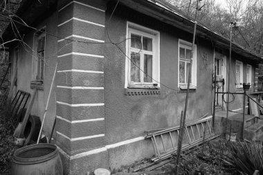 Eski, yerleşim yeri, köy evi.