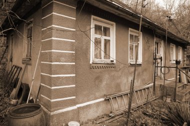 Eski, yerleşim yeri, köy evi.