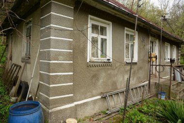 Eski, yerleşim yeri, köy evi.