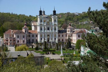 Şekil Değiştirme Katedrali. 