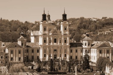 Şekil Değiştirme Katedrali. 