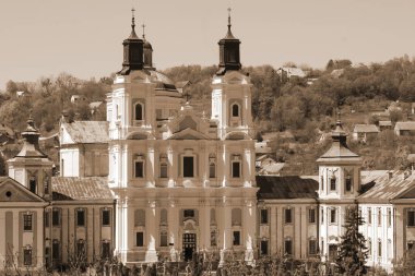 Şekil Değiştirme Katedrali. 