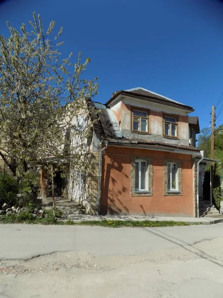 Vecchio Polacco Edificio Residenziale Due Piani — Foto Stock