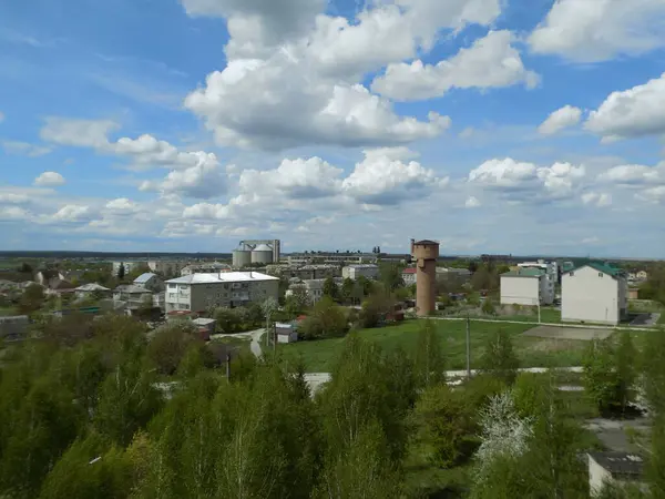 Der Blick Aus Dem Fenster Auf Die Stadt — Stockfoto