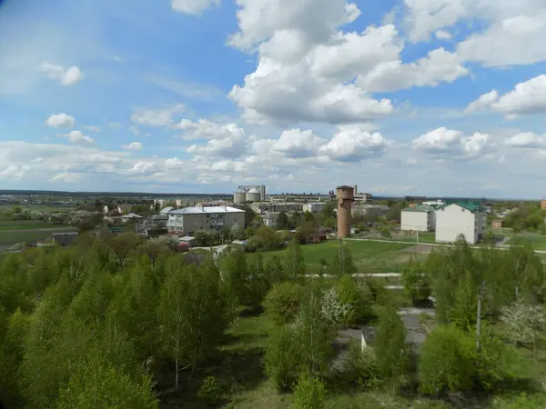 从窗户到城市的风景 — 图库照片