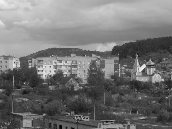 Utsikten Från Fönstret Till Staden — Stockfoto