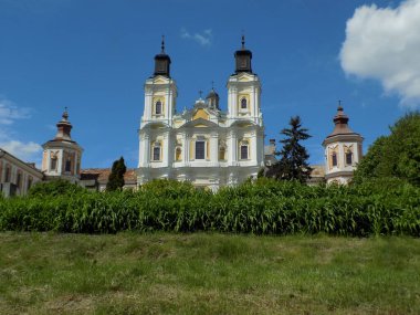 Şekil Değiştirme Katedrali. 