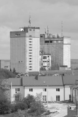  Pencereden şehre olan manzara.                                            