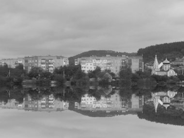 Pencereden şehre olan manzara.                                                        