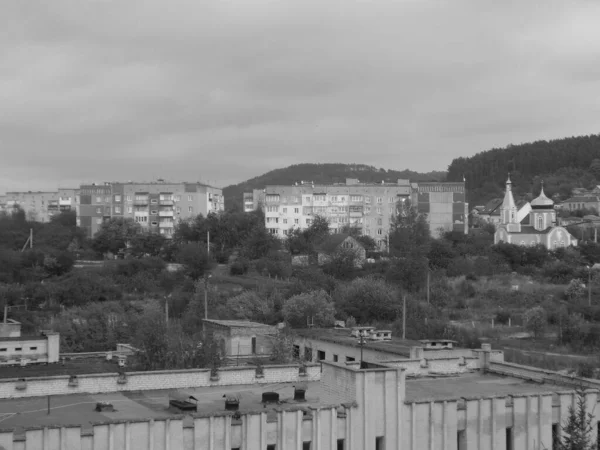 창문에서 도시로 보이는 — 스톡 사진