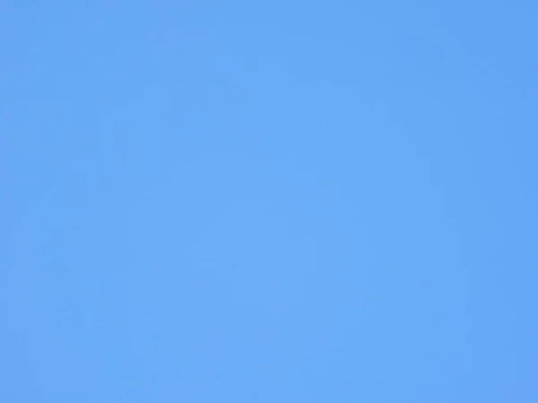 Blauer Wolkenloser Abendhimmel — Stockfoto