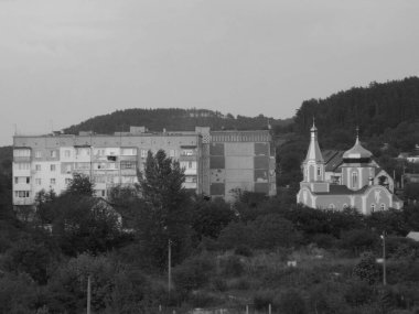 Pencereden şehre olan manzara.                                                     