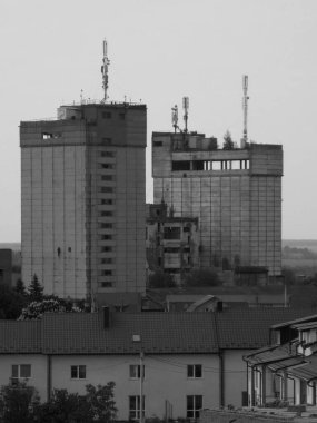  Pencereden şehre olan manzara.                                                      