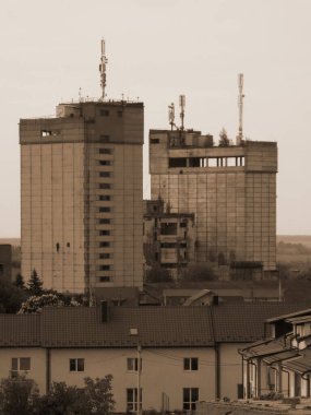  Pencereden şehre olan manzara.                                                      