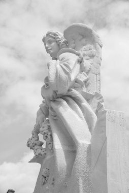  Başmelek Michael 'ın Heykeli