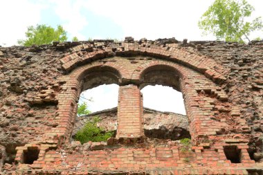 Rivne bölgesinin Dubensky bölgesinin hamamböcekleri köyünde bir kale.