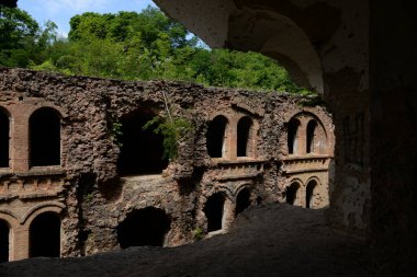 Rivne bölgesinin Dubensky bölgesinin hamamböcekleri köyünde bir kale.