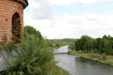 Nehrin üzerindeki kale