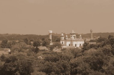 Pencereden şehre olan manzara.                                                     