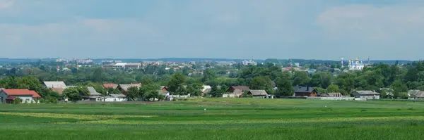 Het Uitzicht Vanuit Het Raam Naar Stad — Stockfoto