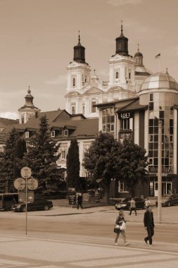  Şekil Değiştirme Katedrali          