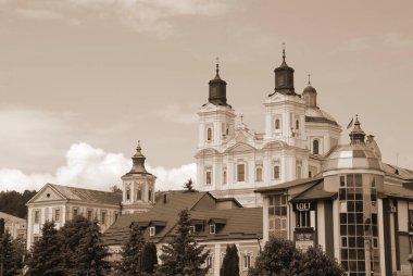  Şekil Değiştirme Katedrali          