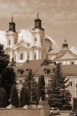  Şekil Değiştirme Katedrali          