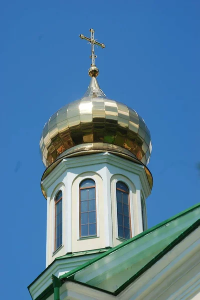Goldene Kuppel Und Kreuz Auf Orthodoxer Kirche — Stockfoto