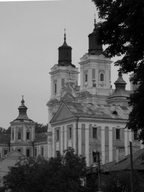   Şekil Değiştirme Katedrali.                  