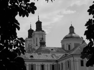   Şekil Değiştirme Katedrali.                            