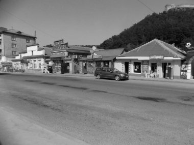 Eski kasabanın merkez caddesi.
