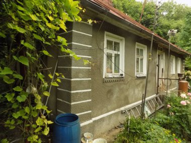 Eski, yerleşim yeri, köy evi.