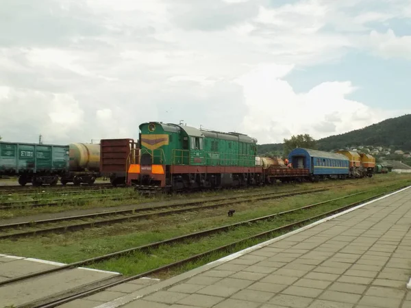 Een Locomotief Een Tractiemachine Voor Het Verplaatsen Van Treinen Spoor — Stockfoto