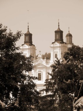  Şekil Değiştirme Katedrali.                                     