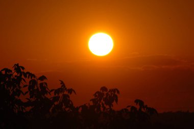 Akşam bulutlu gökyüzü, genel manzara