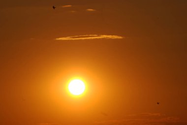 Akşam bulutlu gökyüzü, genel manzara