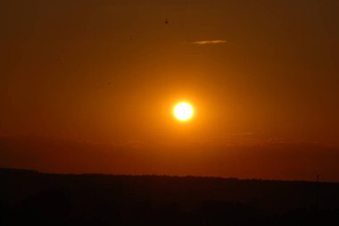 Akşam bulutlu gökyüzü, genel manzara