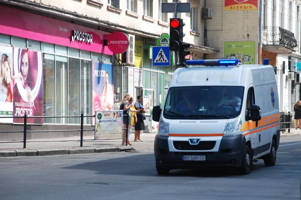 Krankenwagen Auf Einer Straße Der Stadt — Stockfoto