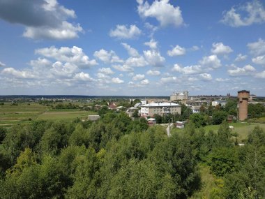   Pencereden şehre olan manzara.        