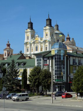  Şekil Değiştirme Katedrali                              