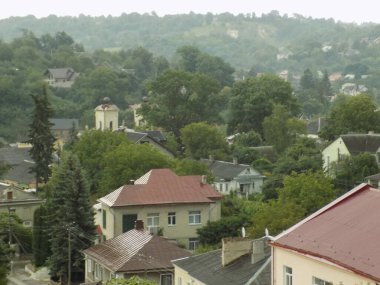 Pencereden şehre olan manzara.          