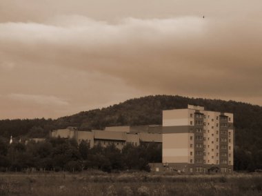 Pencereden şehre olan manzara.                                     