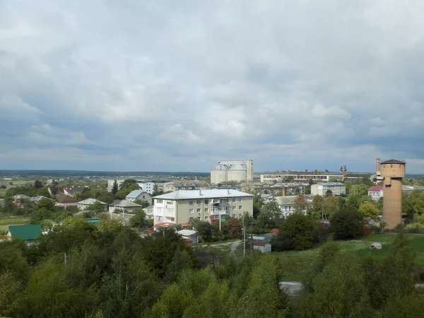 Het Uitzicht Vanuit Het Raam Naar Stad — Stockfoto