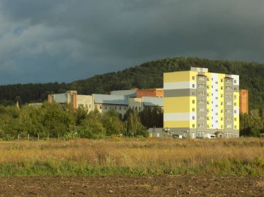 Pencereden şehre olan manzara.                                                         