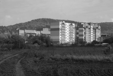 Taşra şehrinin kenar mahalleleri.