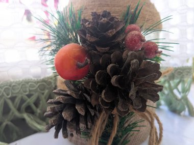 Koni (lat. Strobilus) değiştirilmiş bir çekim.