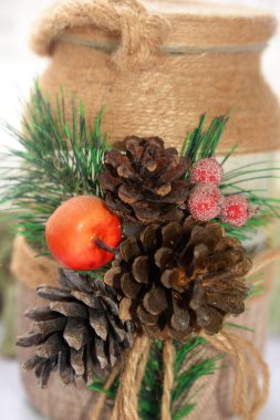 Koni (lat. Strobilus) değiştirilmiş bir çekim.